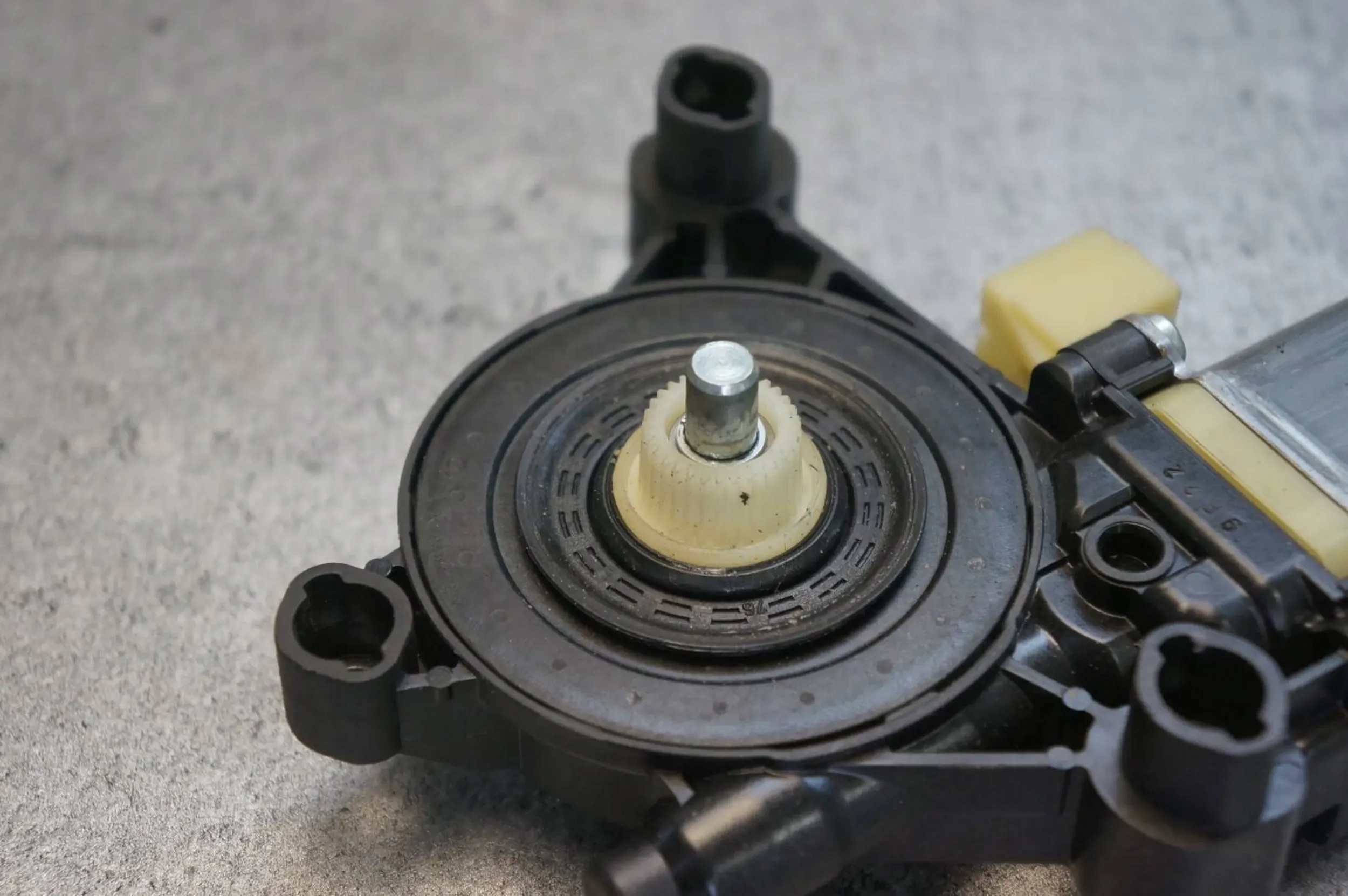 Motor elevalunas derecho delantero Audi TT Mk3 image 3