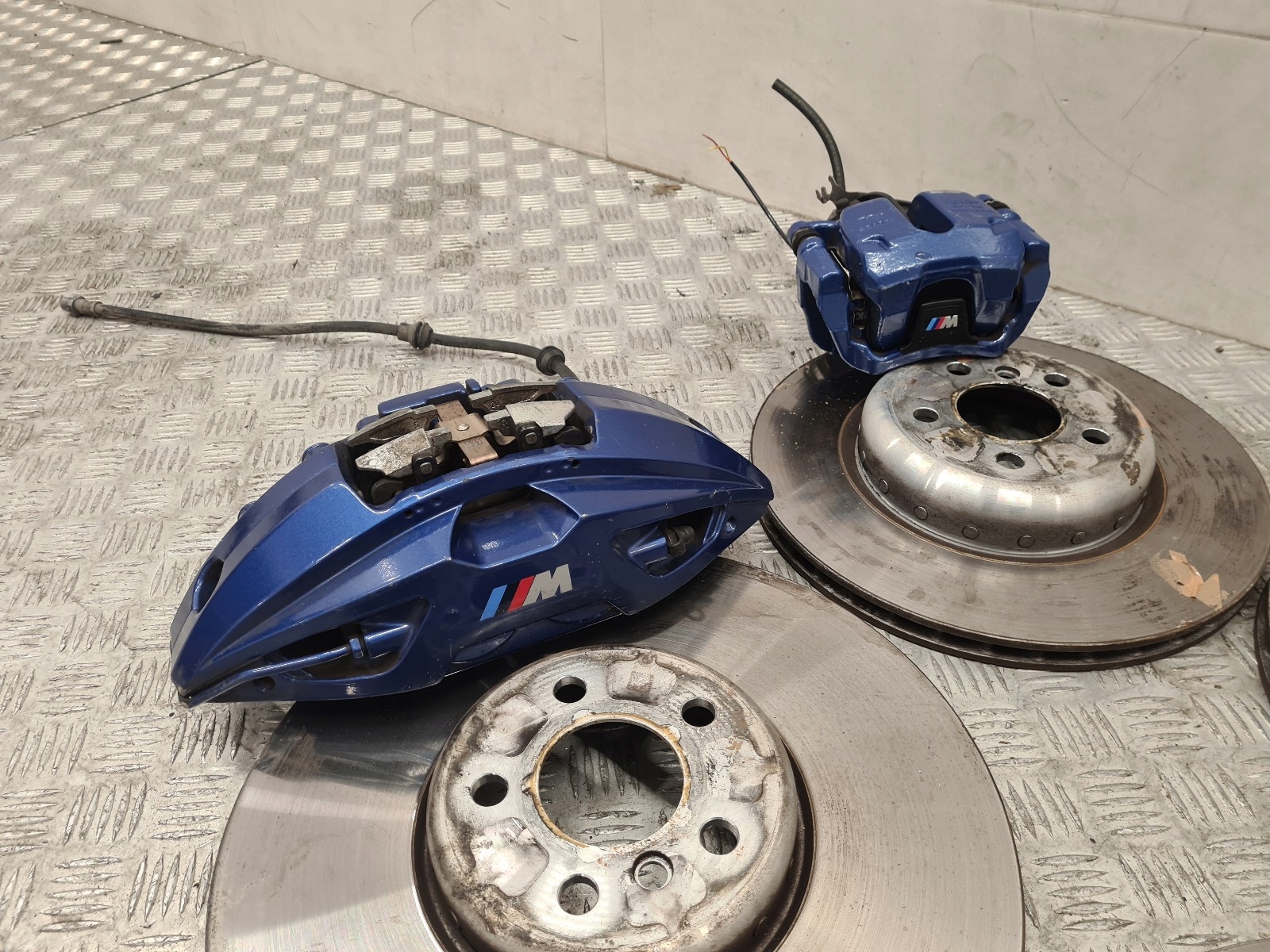 BMW G05 G06 G07 jarrut levyt palat jarrusatulat M-paketti 6875284 6875283 image 3