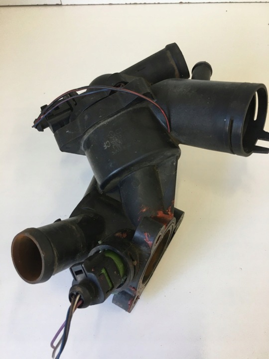 Audi Vw Seat Skoda Termostaatin Kotelo 032121111CA