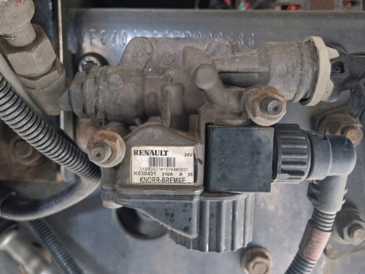 ABS-bromsventil fram Renault Midlum Gama D