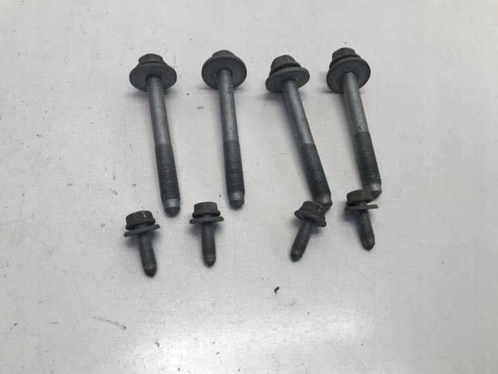 VW ID.4 ID4 ID.5 ID5 SKODA ENYAQ IV 2021 Bärarmsbultar bak