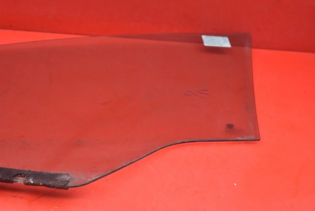 VITRE LATÉRALE AVANT DROITE LANCIA DELTA 3 image 9