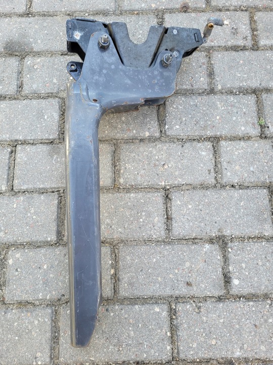 Jousituksen kiinnike ohjaamon nostoon Scania R 1533562