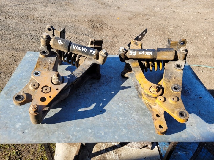 Ohjaamon kallistus etu oikea vasen iskunvaimennin jousi Volvo FE