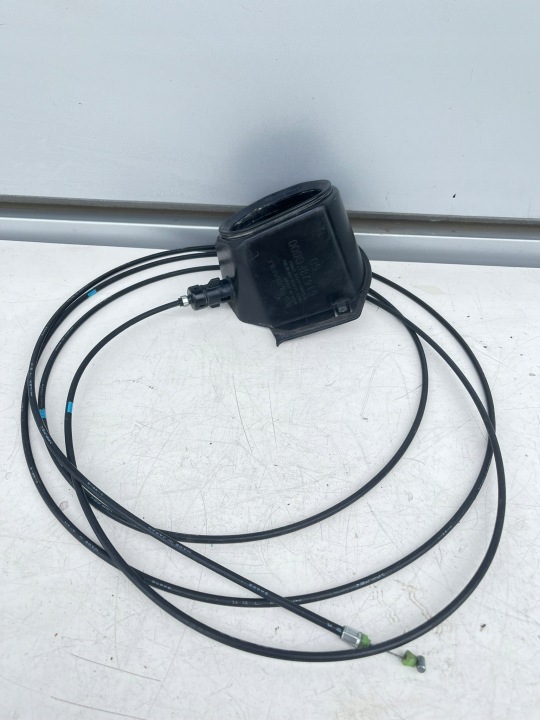 Polttoainetäyttöaukon tippa, vaijeri luukun avaukseen Subaru IMPREZA III