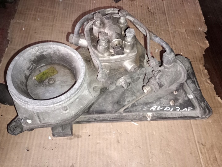 Polttoaineenjakaja VW Audi 0438101035 026133353D