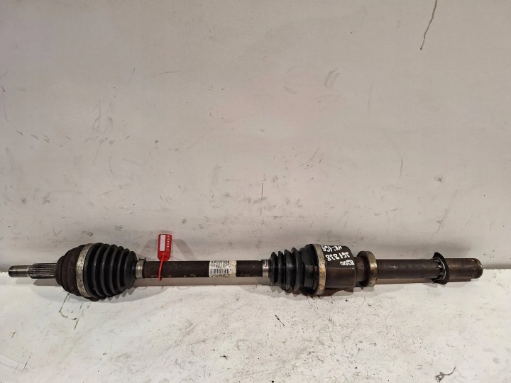 Etuakselin vetoakseli oikea 8200261838 Renault Clio III 1.6 16V 05-