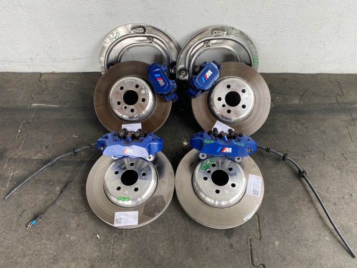 Jarrulevy, satula, palat M-paketti BMW 5 G60 G61 G45 2462km