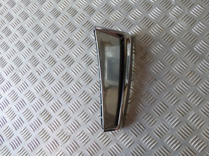 CADILLAC SRX Ilmanotto oikea etulokasuoja LED