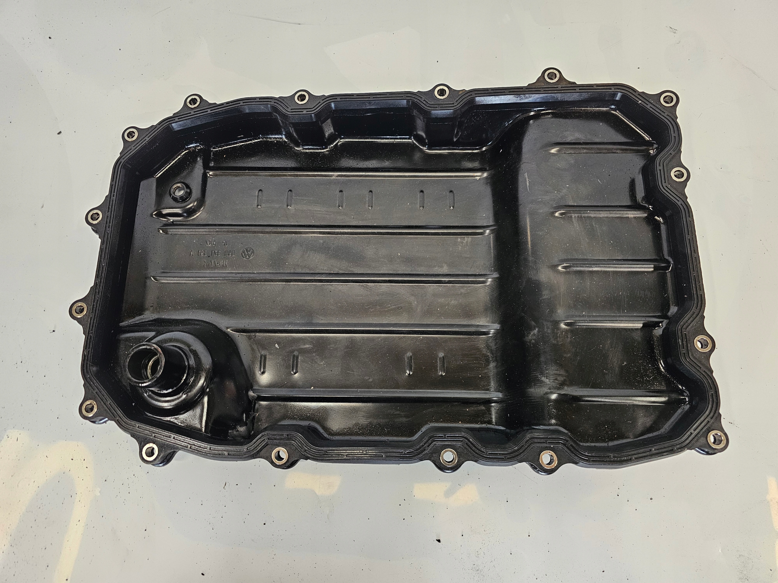 AUDI Q7 4L 07r 3.0 TDI ÖLWANNE GETRIEBE JXX 09D321361A
