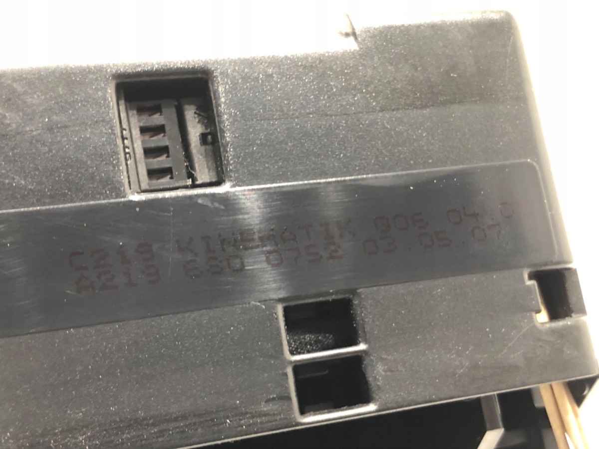 Interruptor luces emergencia Mercedes C219 A2196800752 04-11 image 3