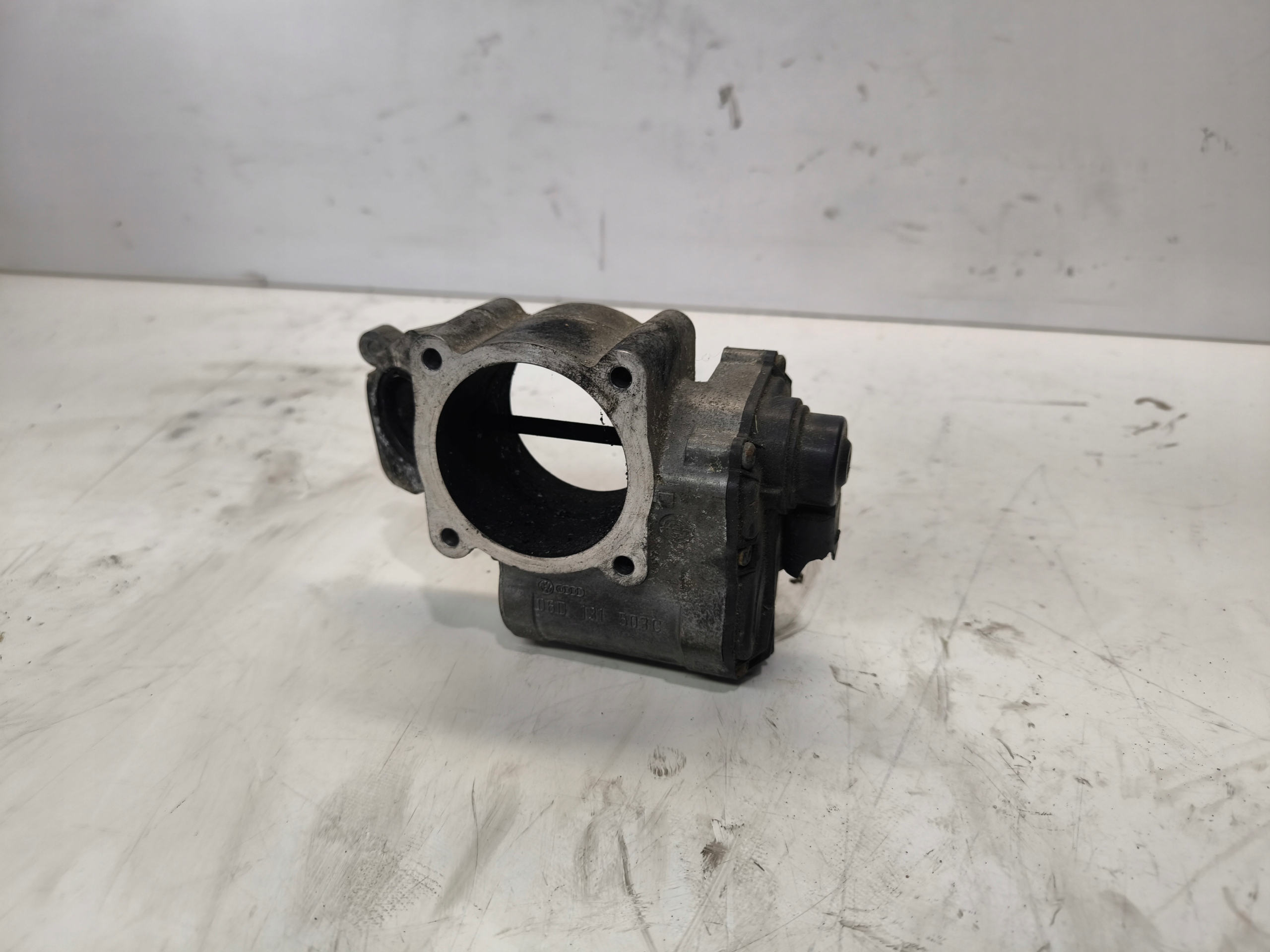EGR-venttiili Audi A4 B6 B7 A6 C5 2.0 FSI 06D131503C alkuperäinen