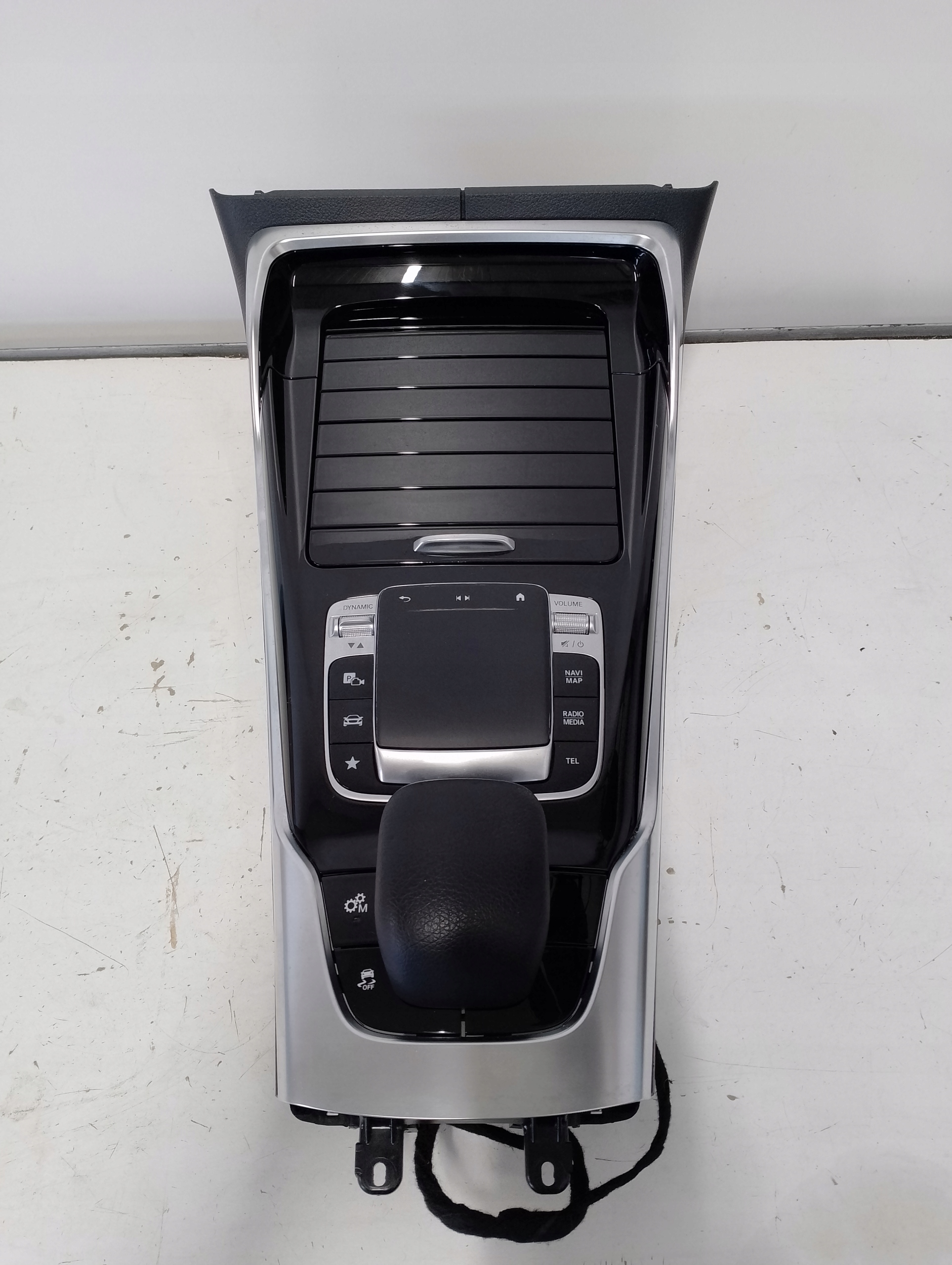 Tunnelin paneeli Mercedes W177 A35 AMG A1776805701 A2479004103 A1779052404 koriste