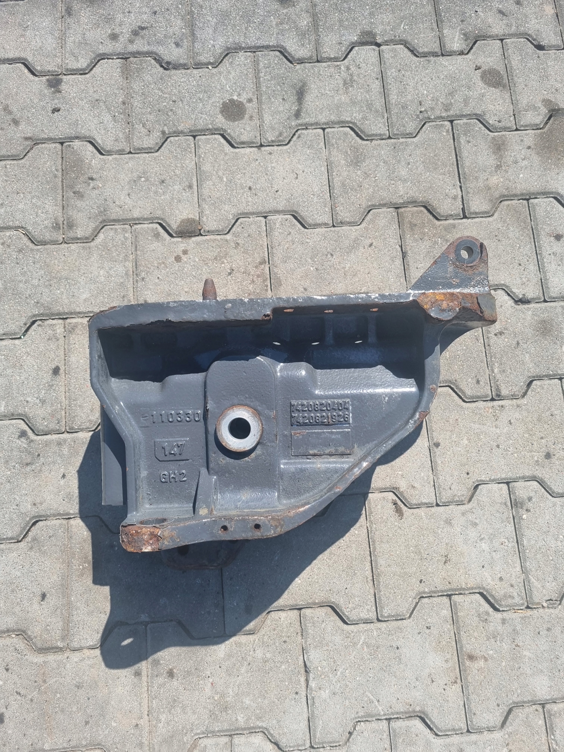 Suporte gancho esquerdo mola Renault Premium Lander Kerax DXi Volvo FE image 2