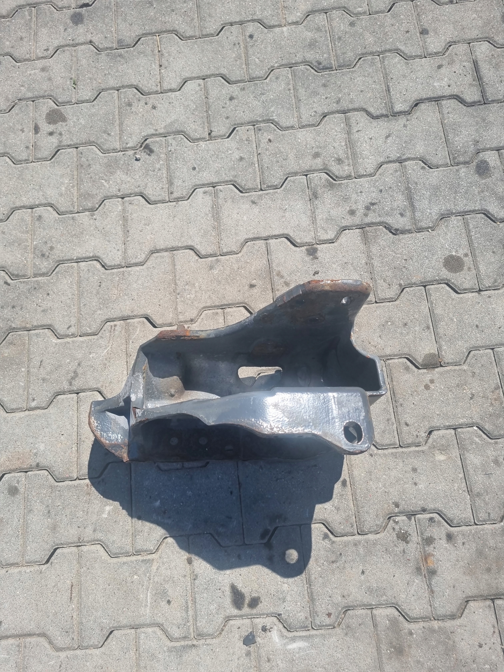 Suporte gancho esquerdo mola Renault Premium Lander Kerax DXi Volvo FE image 3