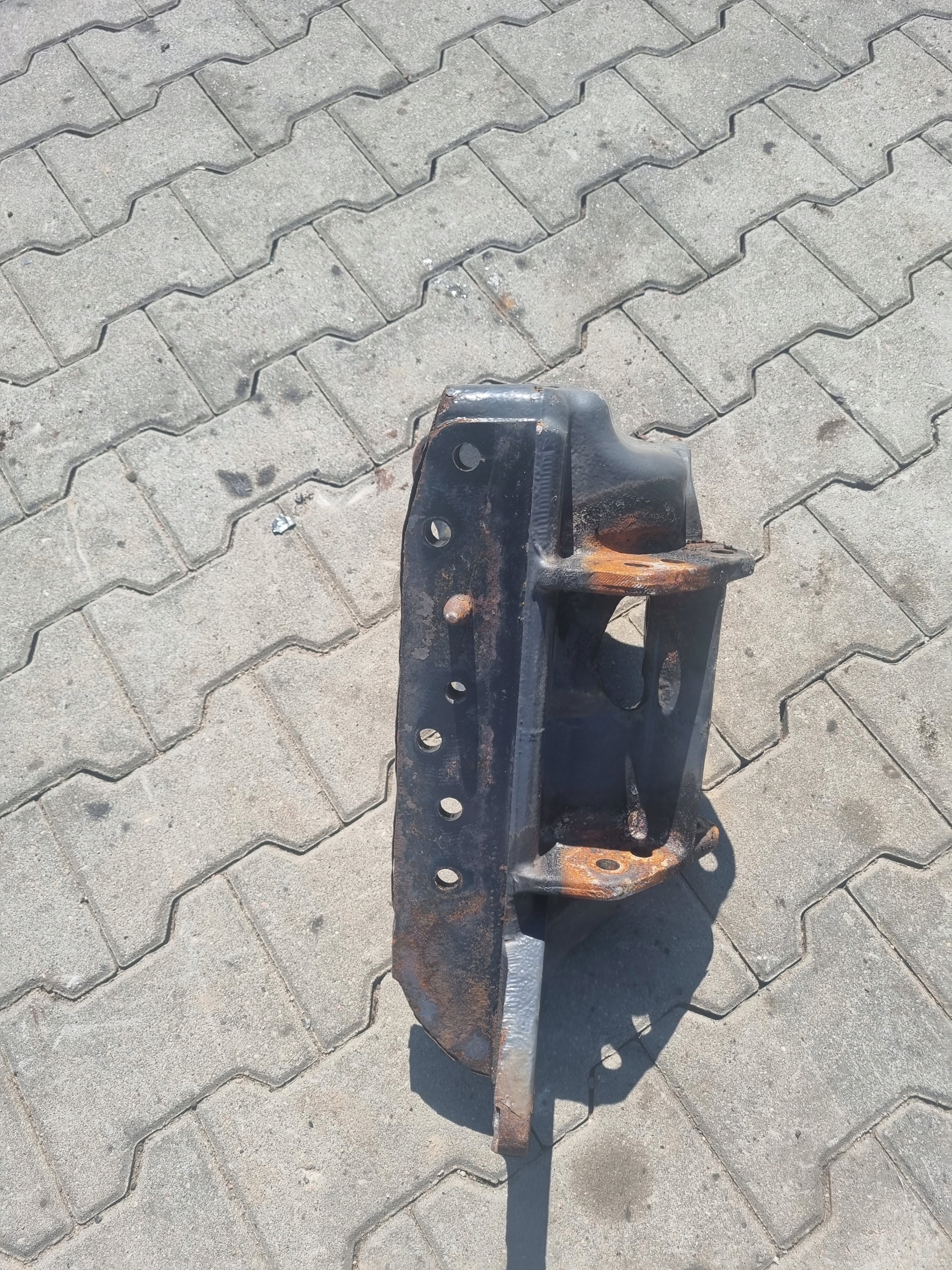 Suporte gancho esquerdo mola Renault Premium Lander Kerax DXi Volvo FE image 4
