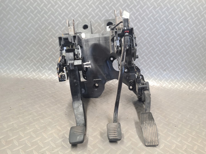 Pedaler gaspedal broms Meriva II B Europa 13362473 Komplett