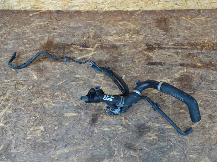 AUDI A3 8P GOLF VI 2.0 TDI CFF Water Hoses Thermostat Housing