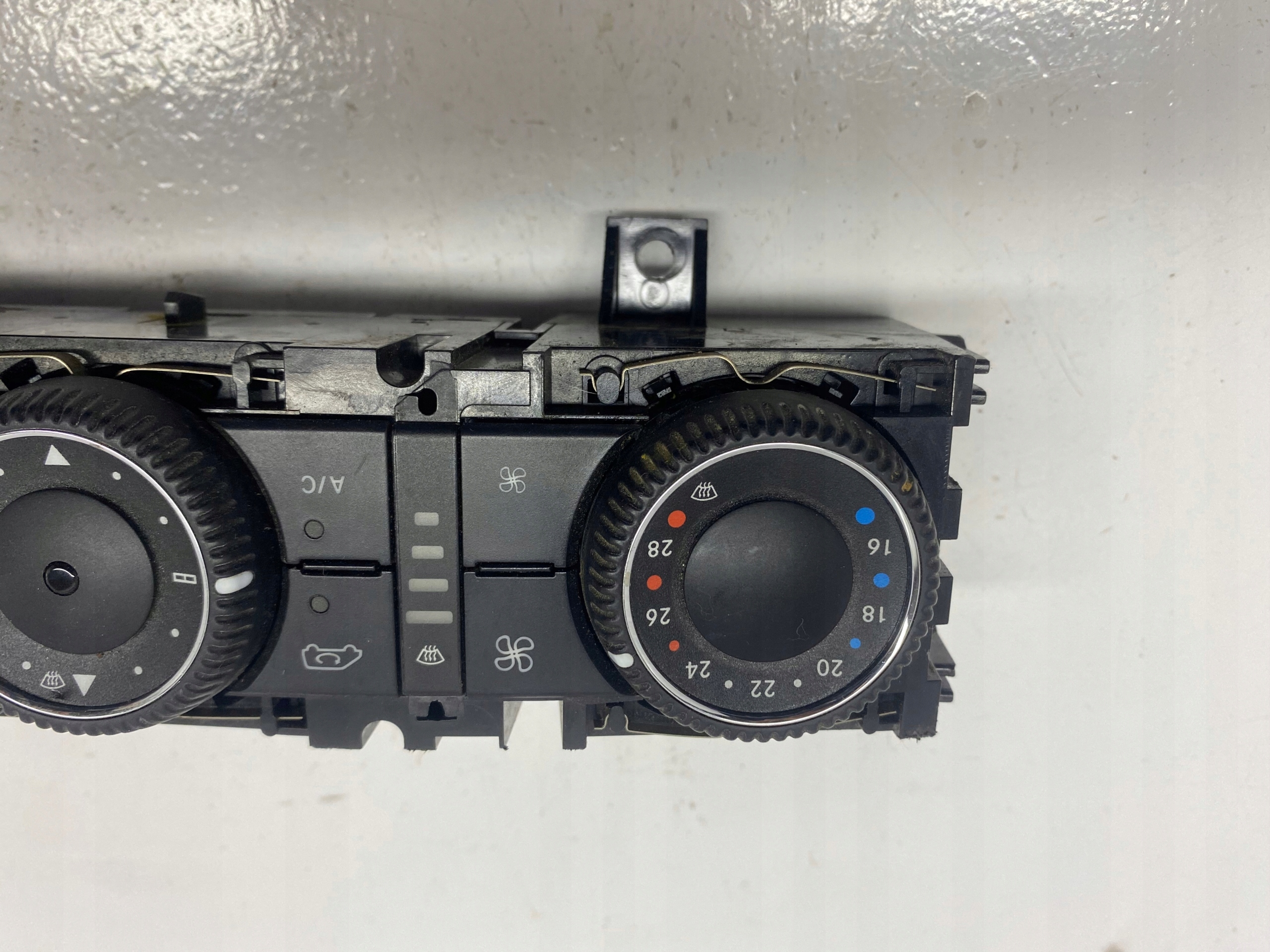 Kraftstoff-Einfüllklappe MERCEDES W211 E-KLASSE image 3
