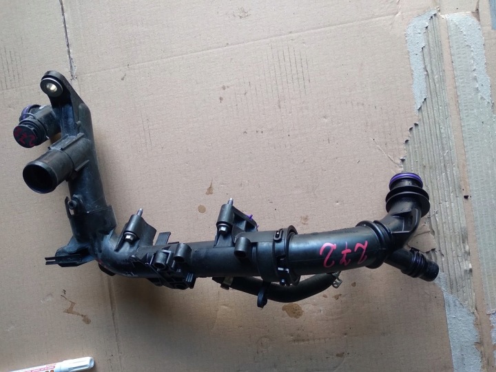 FORD KUGA MK3 1.5 TDCI Wasserrohr Verteiler 9829311780