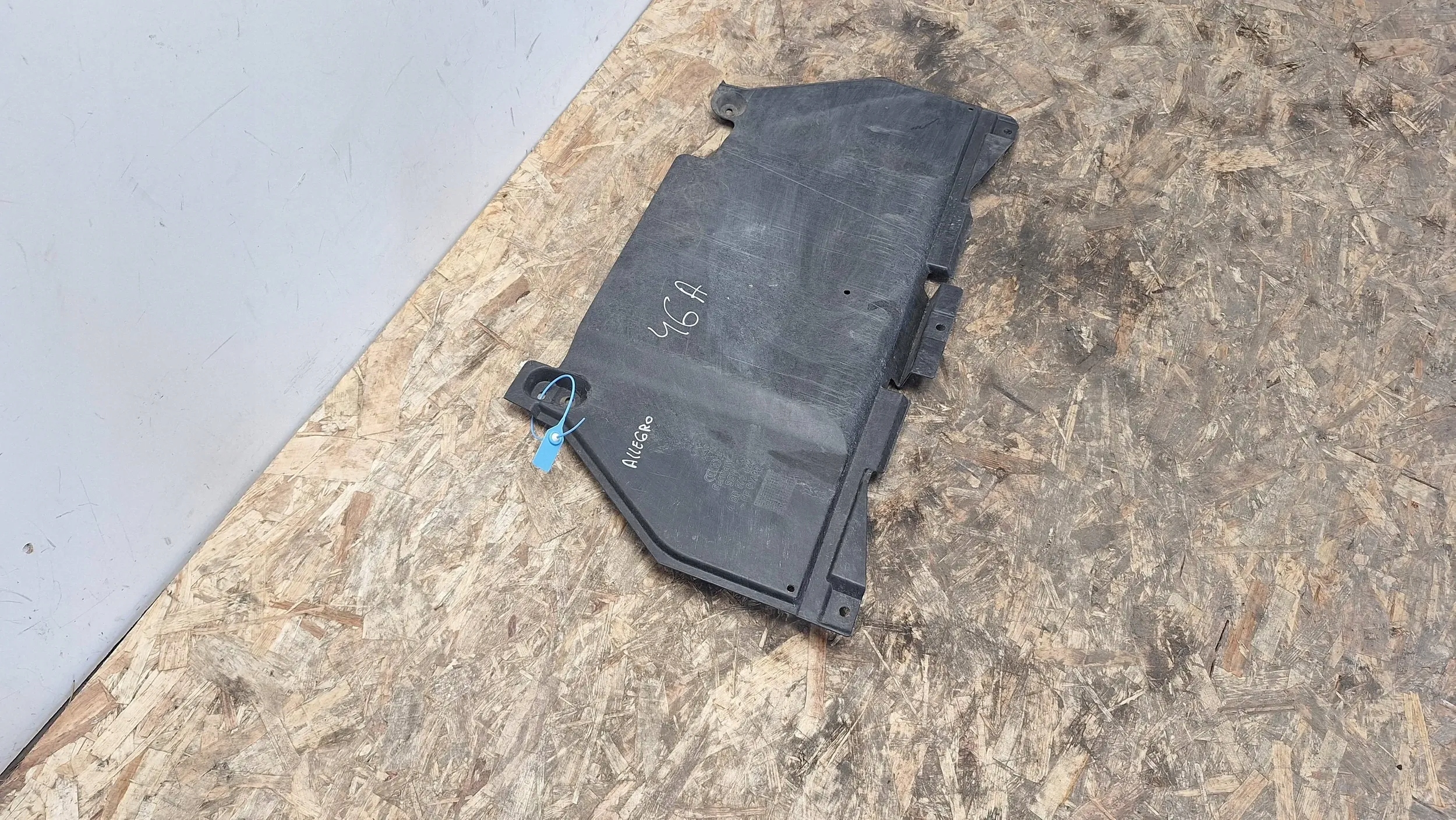 Cache sous moteur 4B0863822L Audi A4 B5 A6 C5 image 4