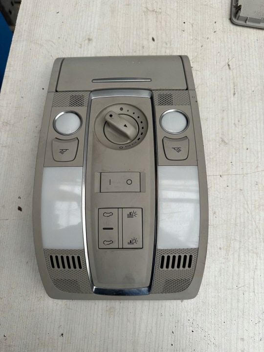 Sisävalo Audi Q7 4L 4L0947135Q