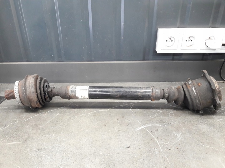 Semi-eixo direito dianteiro VW Audi Skoda 8D0407272AJ