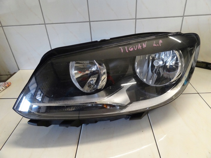 VW TIGUAN I 2011 HEADLIGHT LAMP LEFT FRONT 1T1941005G