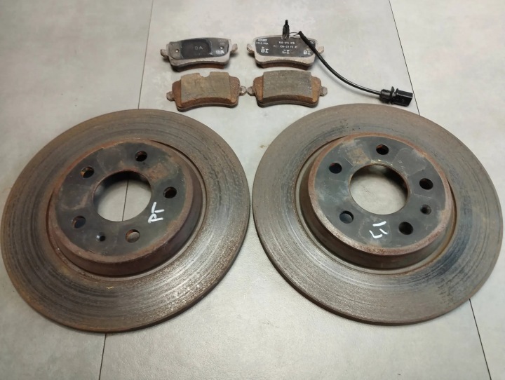 Audi A6 C7 4G takalevyt ja palat takana 8K0615601J