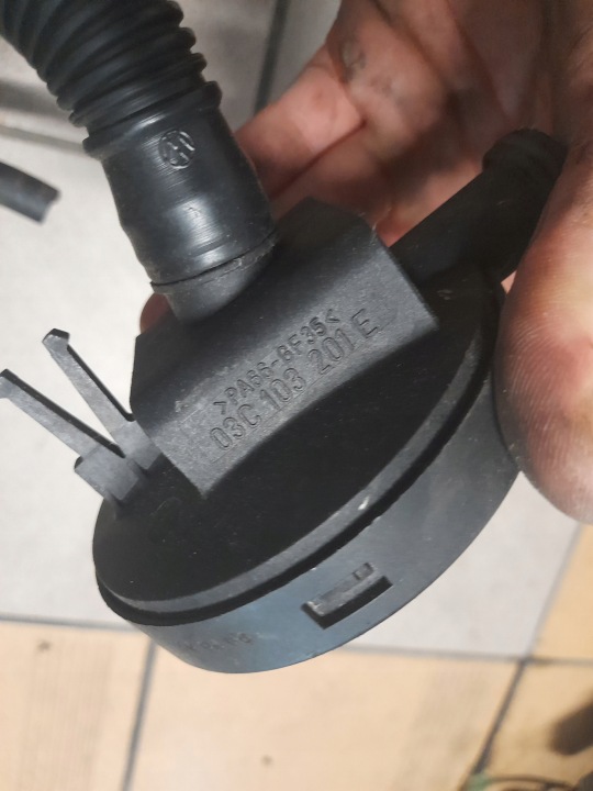 VW Ansaugkrümmer 03C129709F 03C129711F
