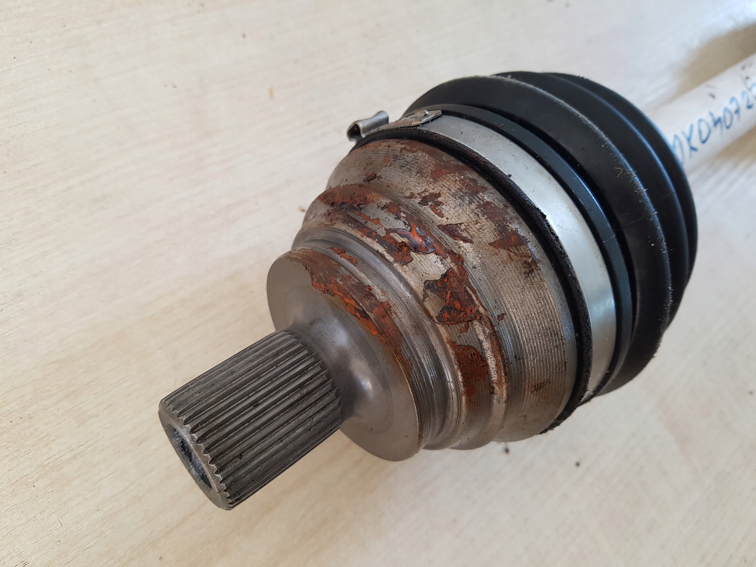 VW Golf 5 etuakselin vetoakseli vasen 1K0407271DE