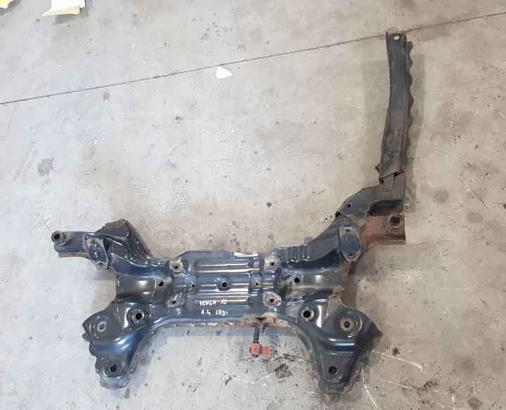 KIA VENGA HYUNDAI IX20 etujousituksen tukivarsi