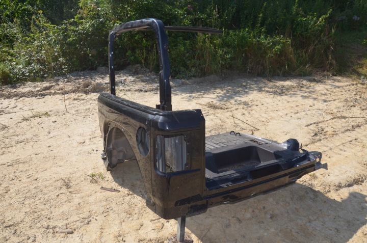 Takalokasuoja vasen takaosa Wrangler JL 2D 68302725AE PX8
