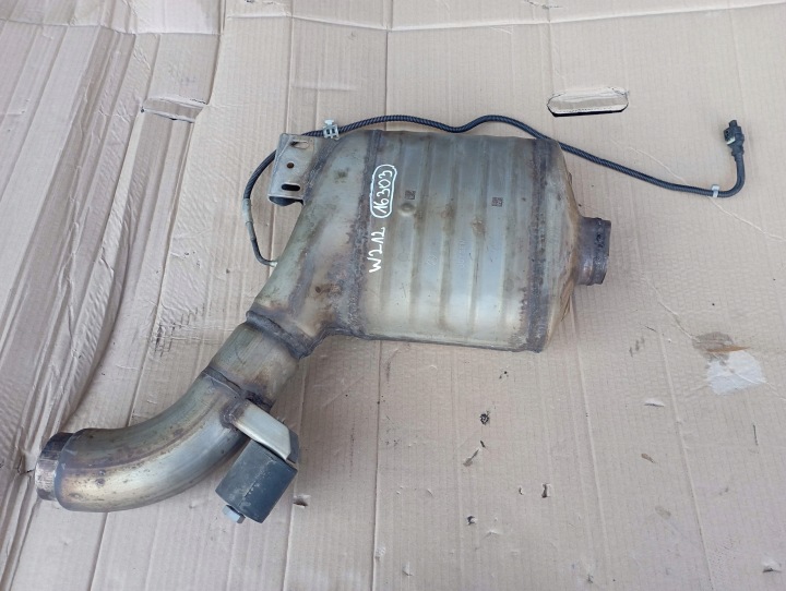 Mercedes-Benz OE A2124909814 catalytic converter