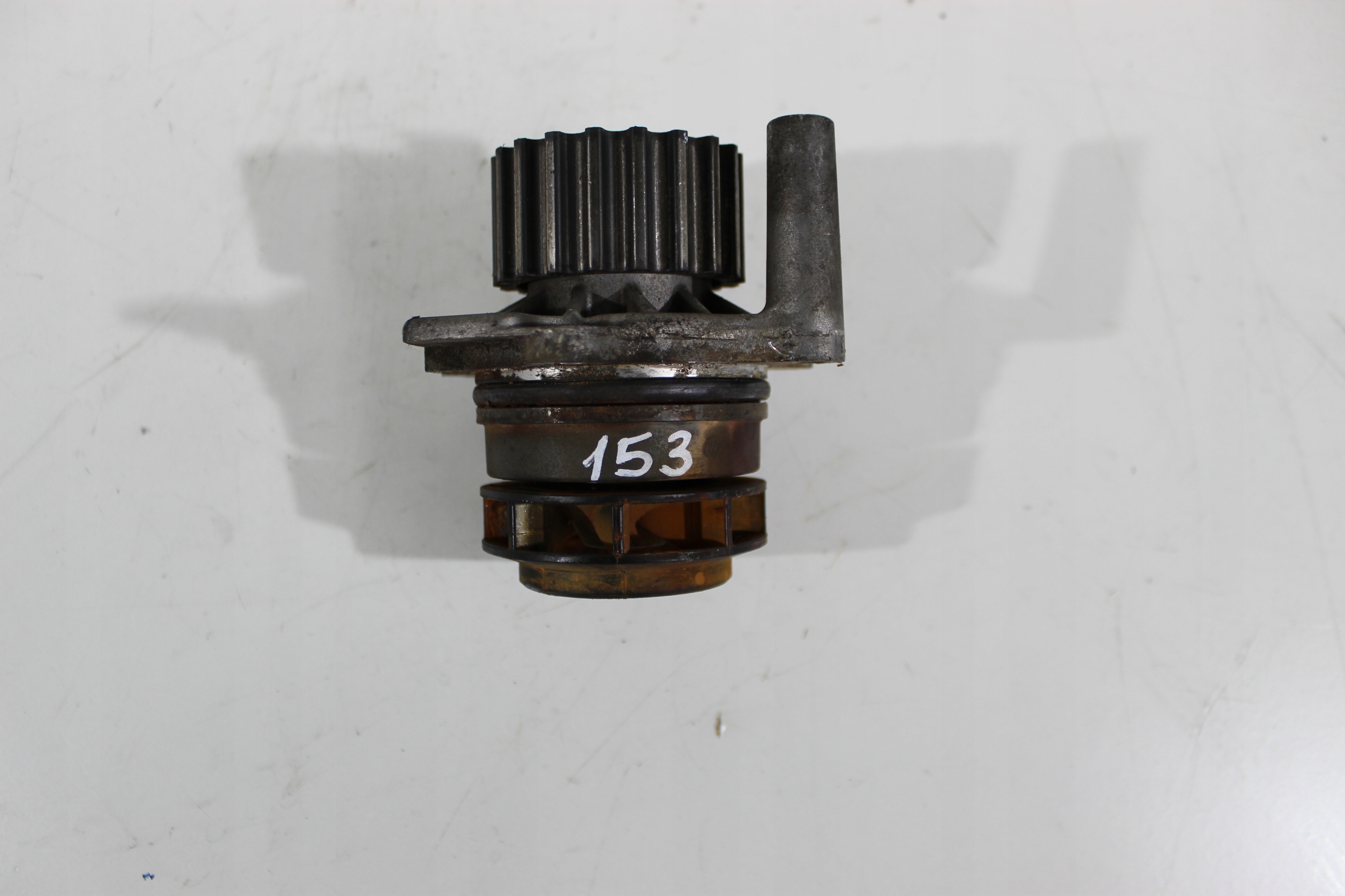 Passat B7 2.0 TDI 140ch 10/14 Pompe à eau 03L121031B image 2