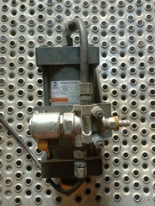 Accumulateur hydraulique boîte Allison réservoir 29544596
