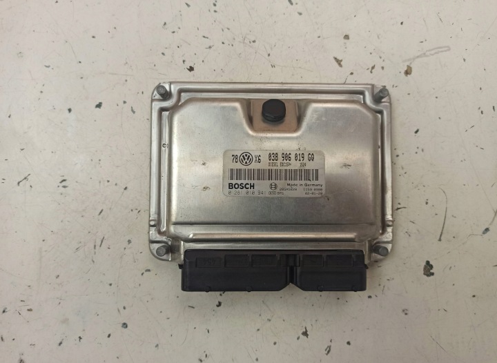 Moottorin ohjainyksikkö Volkswagen Passat 1,9 TDI