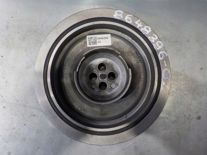BMW F20 F21 F30 F31 MINI COOPER Vauhtiakselin hihnapyörä 1.5 Turbo 8648396-02