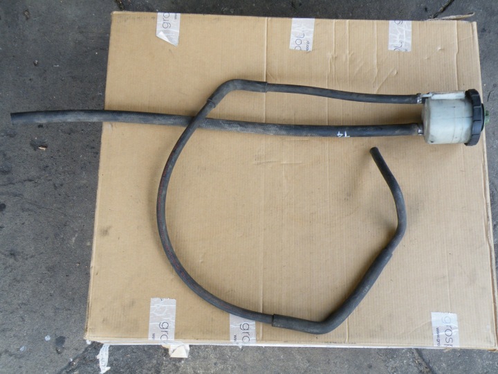 VW Transporter T4 ohjaustehostimen säiliö ja letkut 701422377