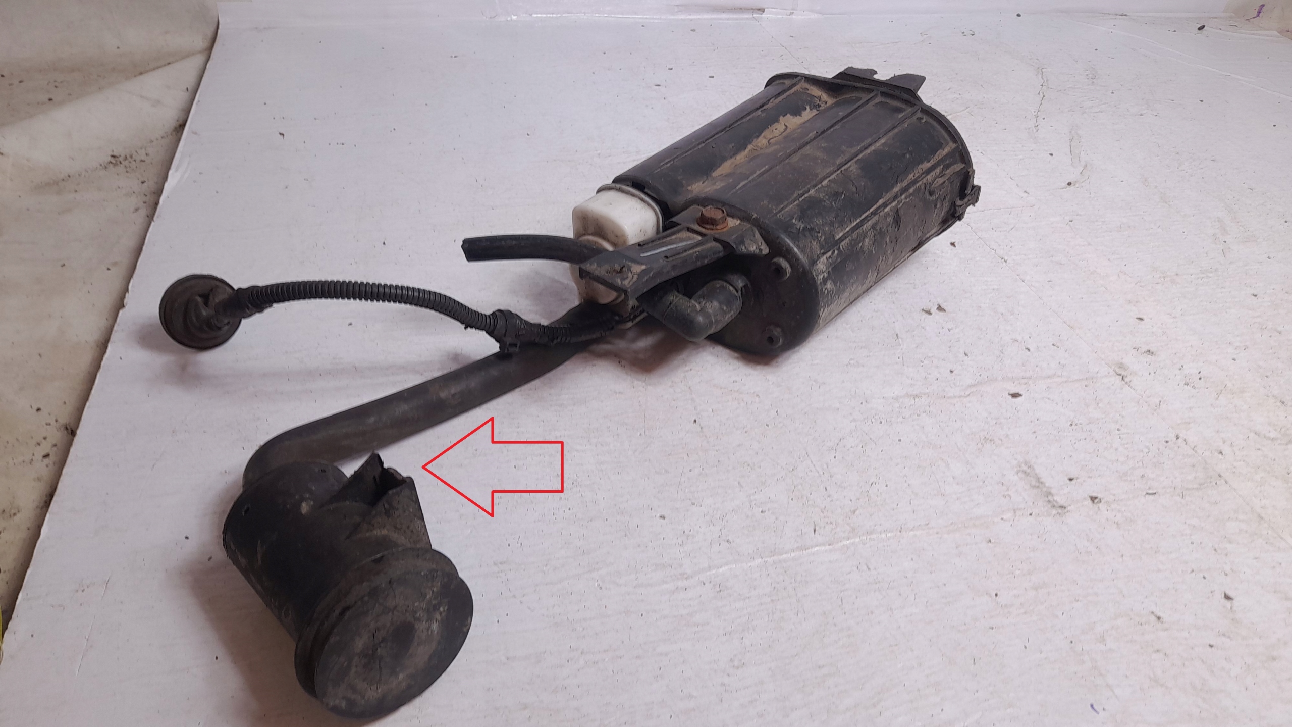 Jeep Compass 06-16 Kolfilter 05085110AC 2.0B USA image 3