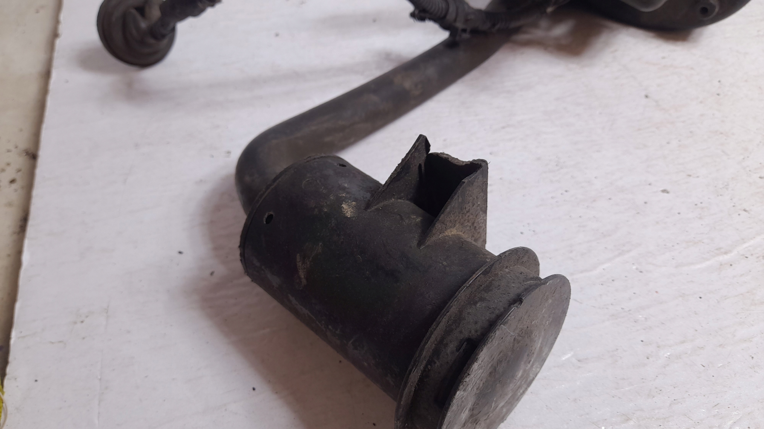 Jeep Compass 06-16 Kolfilter 05085110AC 2.0B USA image 4