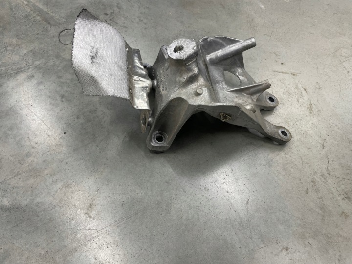 Supporto motore 4M0199308BM originale