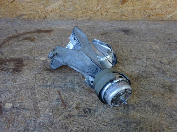 AUDI A4 B6 1.8T 1.8 TURBO MOOTTORIN TUKI 8D0199388K 8E0199382J