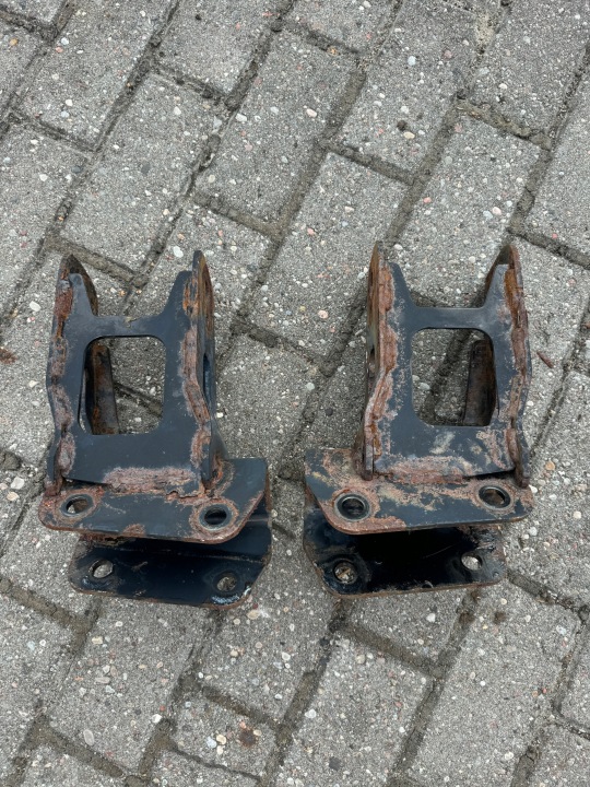 Ohjaamon kiinnike MERCEDES ATEGO III A9673100658 A9673100458