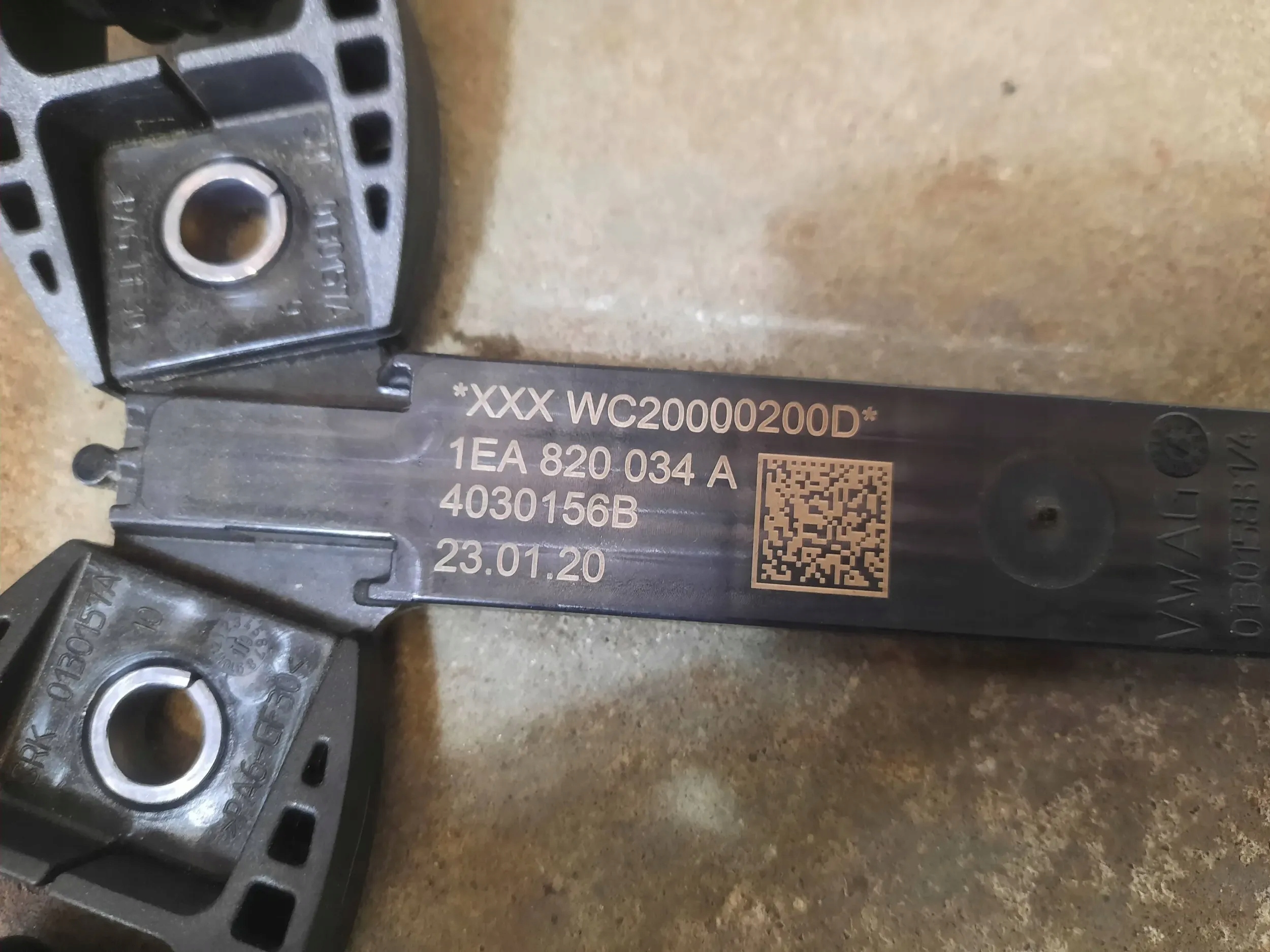Bevestiging beugel airco compressor VW ID.4 ID4 ID.5 ENYAQ iV Q4 E-TRON image 8