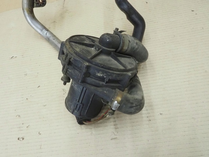 Luftpumpe Sekundärluft E38 3.0 1745170