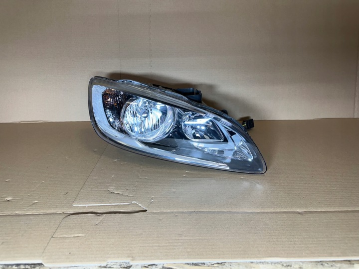 VOLVO V60 S60 LIFT 13-18r Tavallinen oikea etuvalo