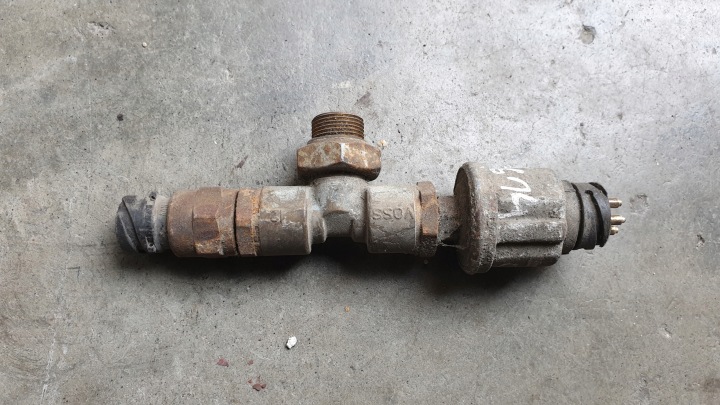 MERCEDES VARIO Druckschalter Feststellbremse 0125427717 + 0045455514
