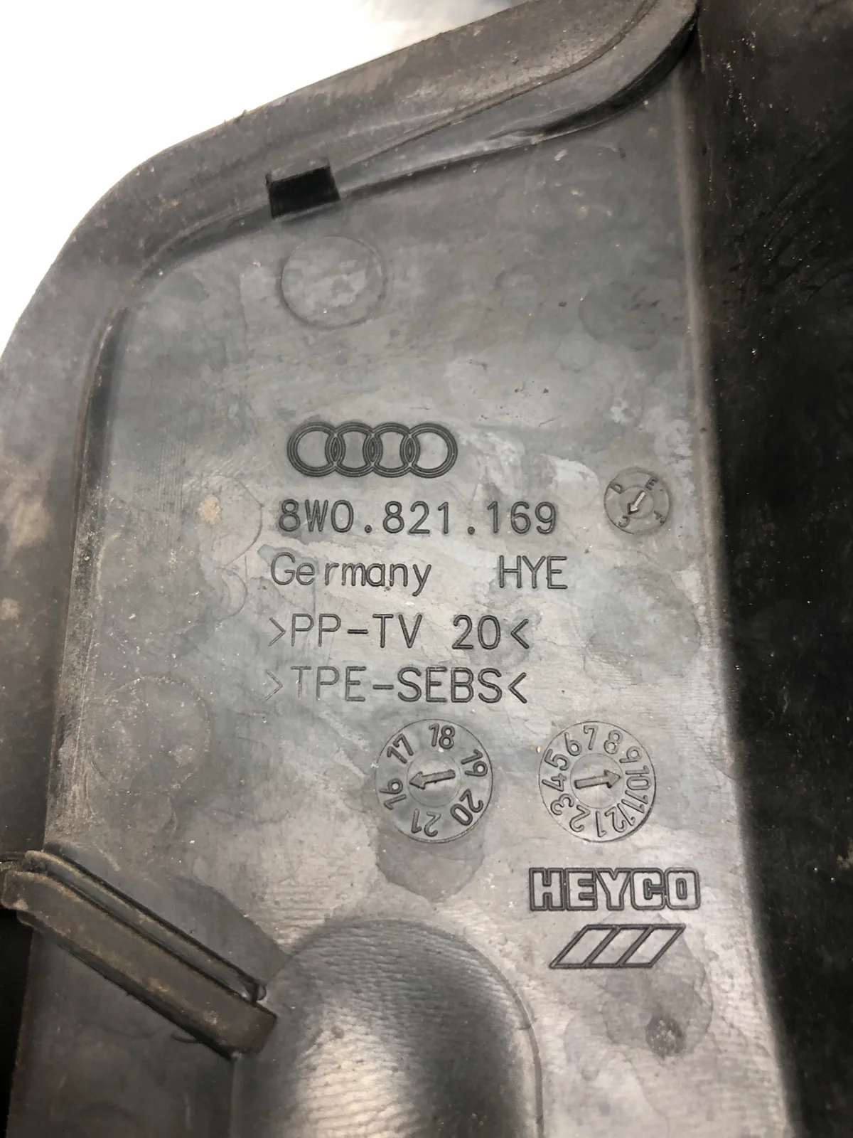 Audi OE 8W0821169C - Partie avant image 3