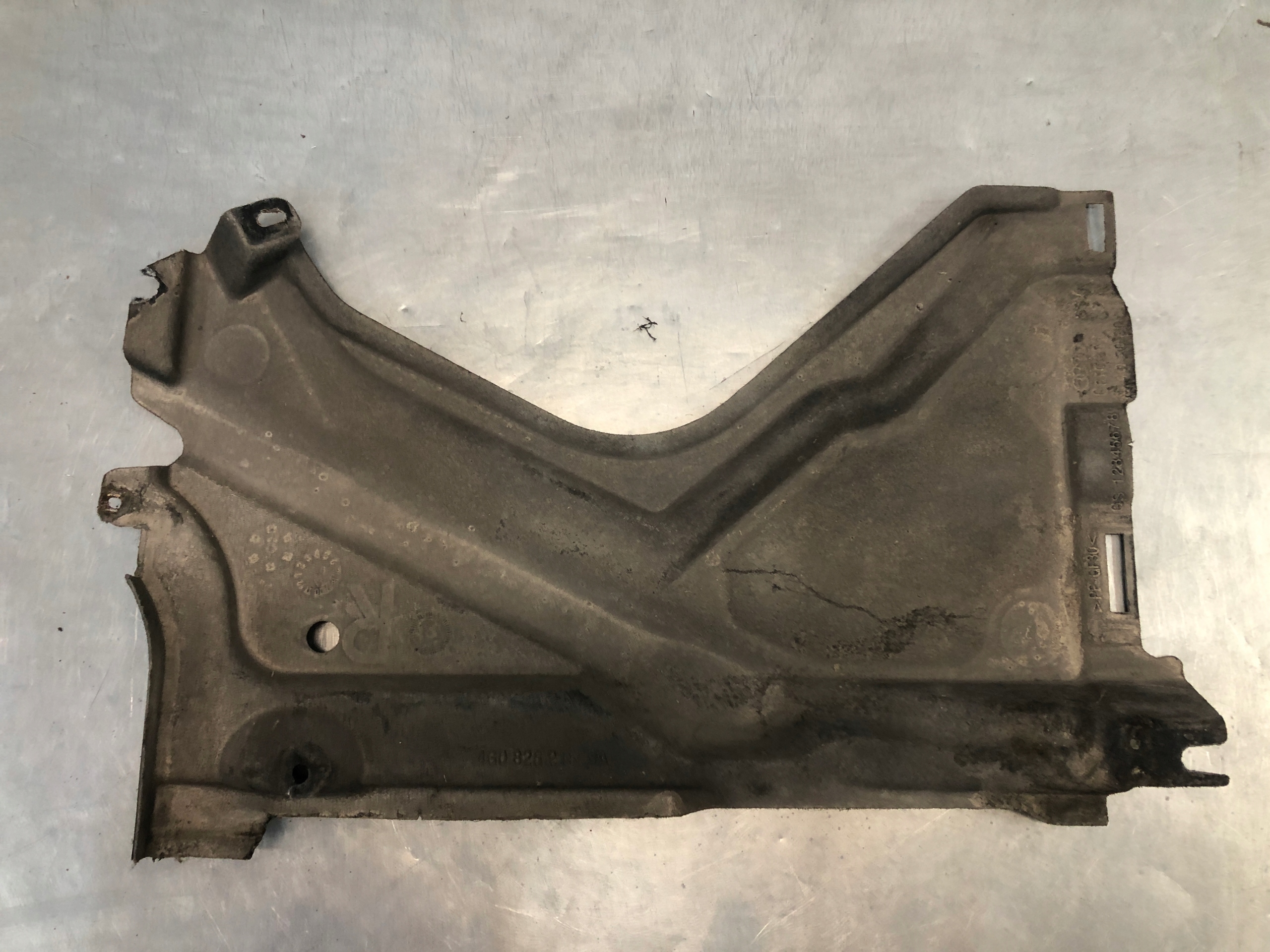 Audi A6 C7 4G0825216A Protection Sous Moteur image 3